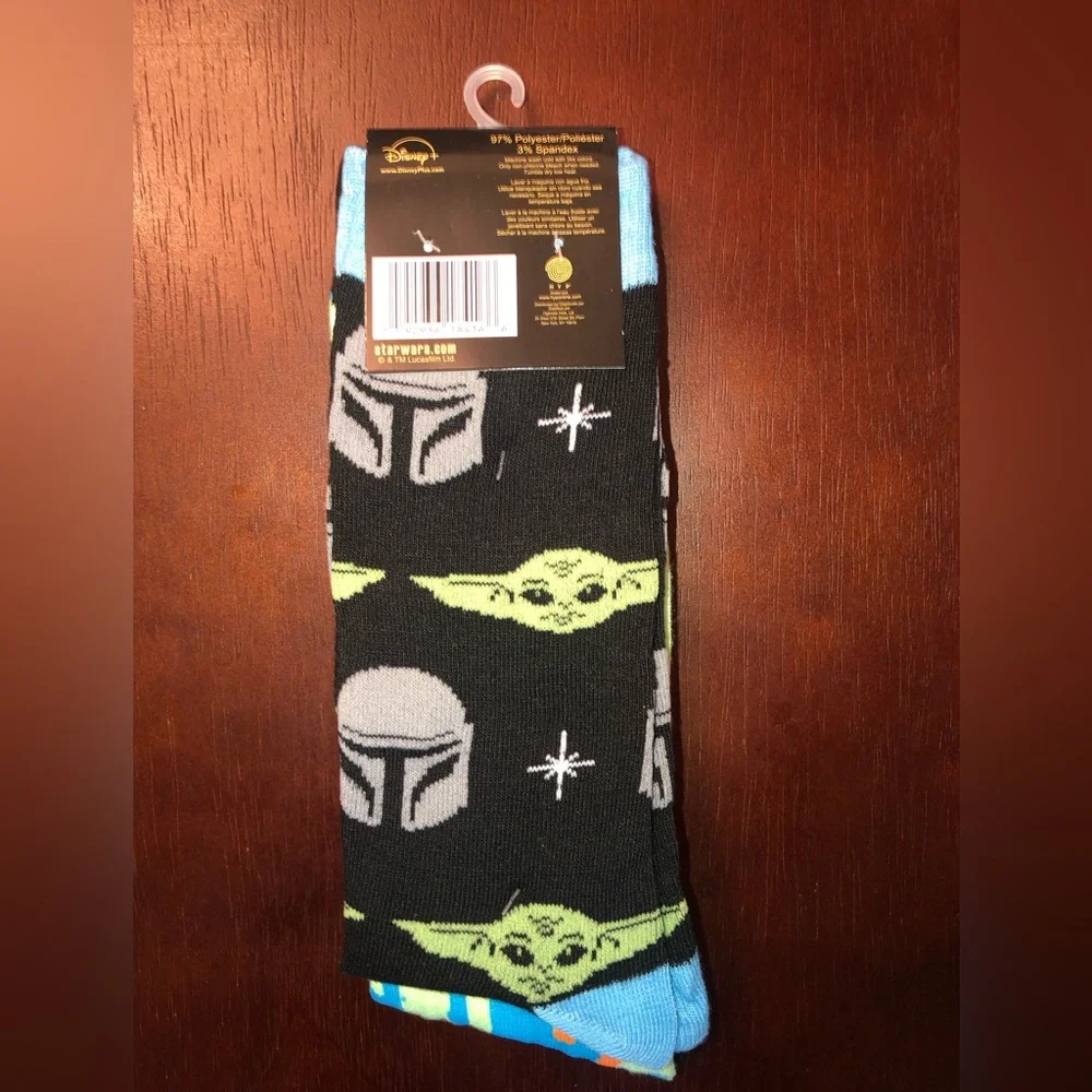 STAR WARS THE MANDALORIAN NOVELTY CREW SOCKS NWT MEN’S SHOE SIZE 6-12